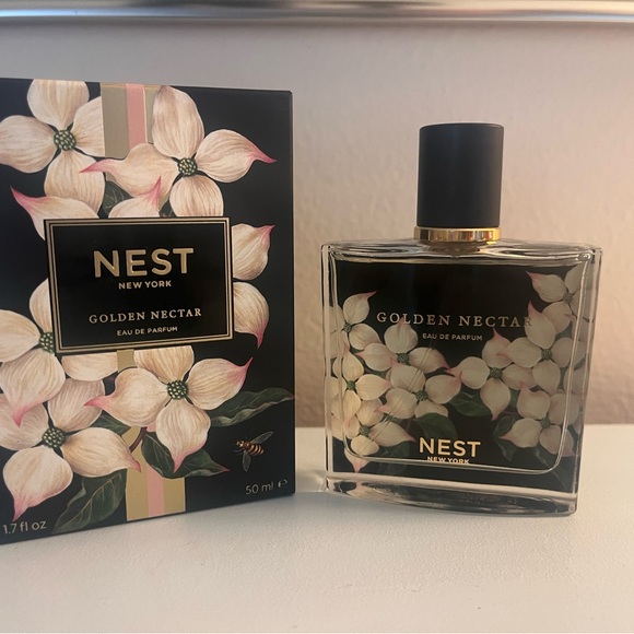 NEST Fragrances Golden Nectar Perfume with Floral Design - Picture 2 of 7